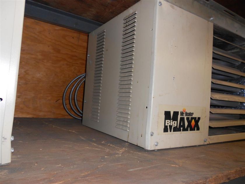 Mr.Heater Big Maxx Natural Gas Garage Heater incl duct and roof vent 